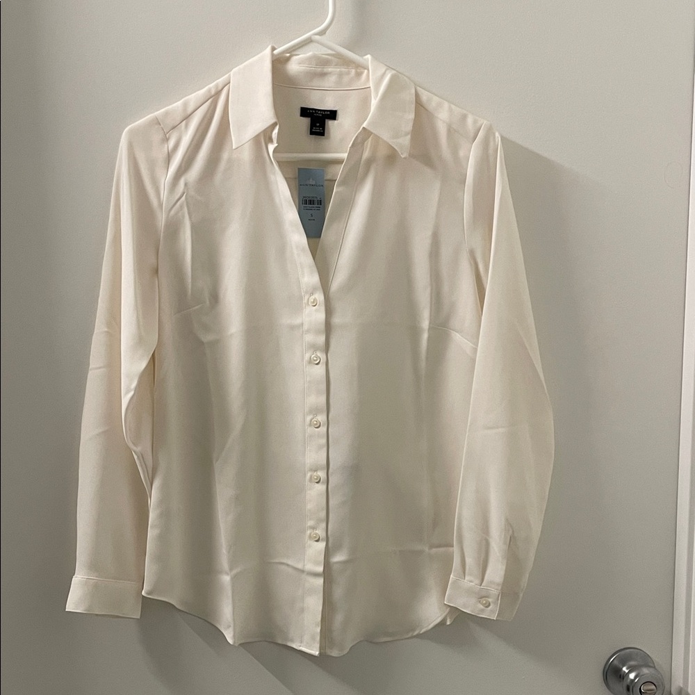 Ann Taylor Cream Dress Shirt. NWT!